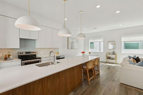 Photo of 5020 Bryan Street #303, Dallas, TX 75206 (MLS # 21146722)