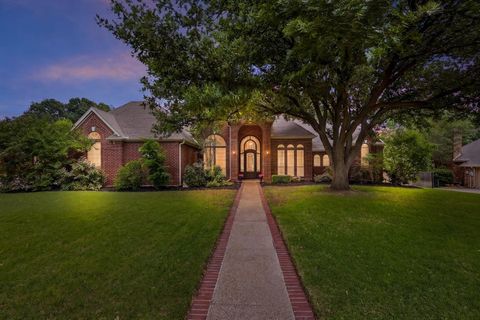 Photo of 909 Chimney Hill Trail, Southlake, TX 76092 (MLS # 21251091)