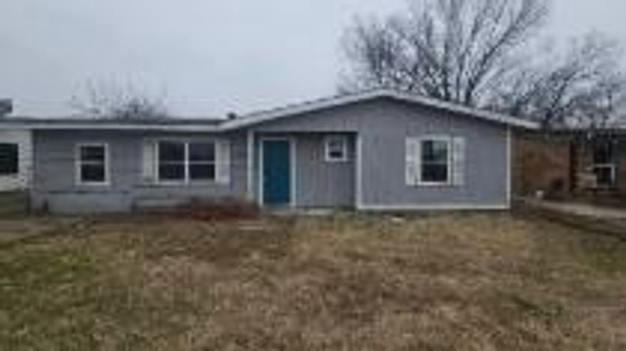 Cozy updated 4 bedrooms; 1.5-bathroom home located in the vibrant East Dallas area. This charming home combined with modern amenities ready for a new resident.