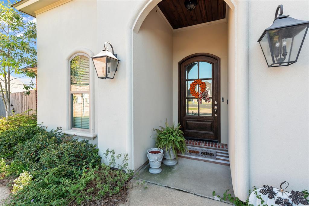 216 Roanoke Circle