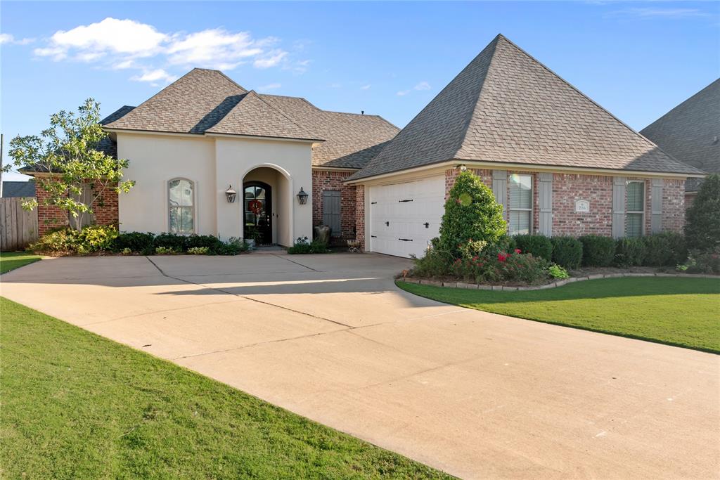 216 Roanoke Circle