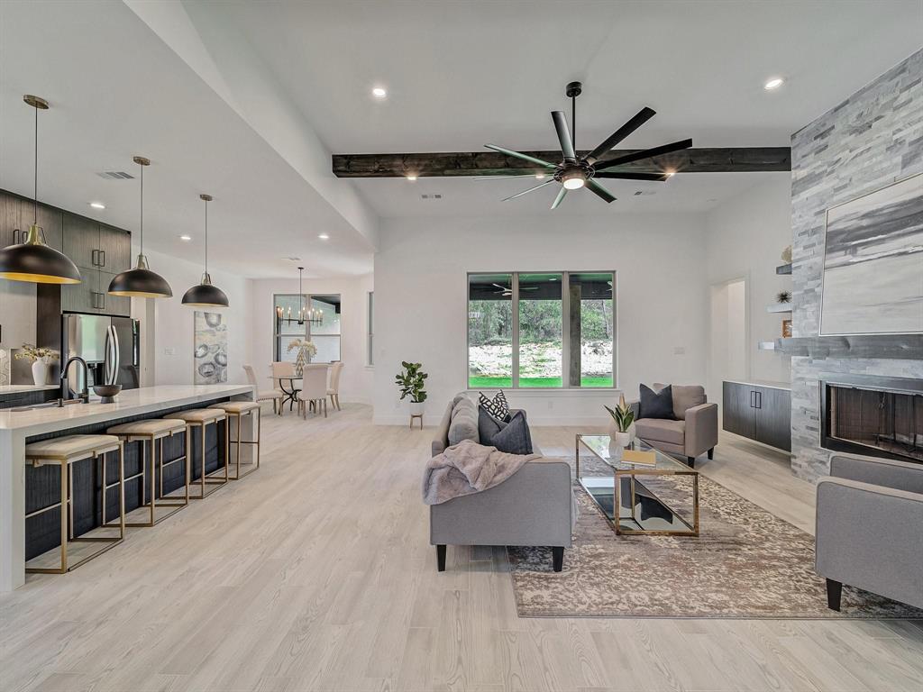 2032 Glenhollow Drive