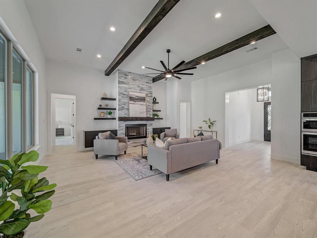 2032 Glenhollow Drive