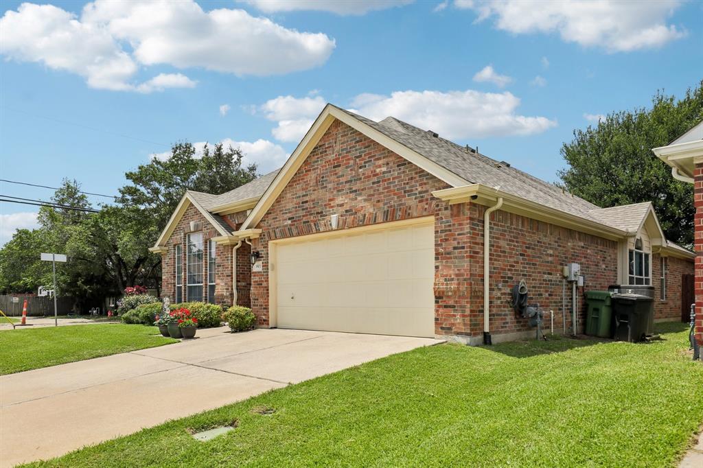 3901 Glenwyck Drive