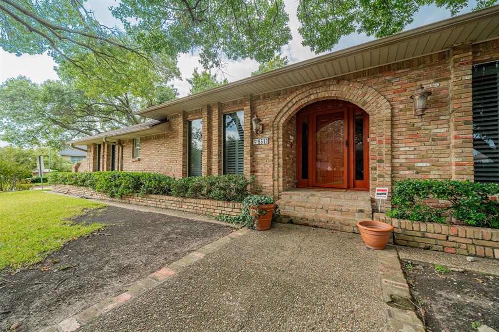 9511 Fallbrook Drive