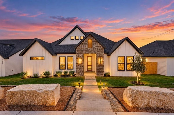 1660 W WINTERGREEN RD, LANCASTER, TX 75134 - Image 862136cf7708b3fe97a937d00f2eed3d/2834308397
