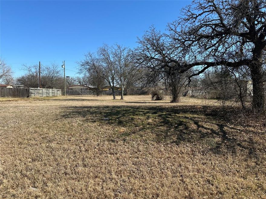 Are you looking for a lot in a prime location between Cleburne and Joshua?  This is the one you have been looking for .