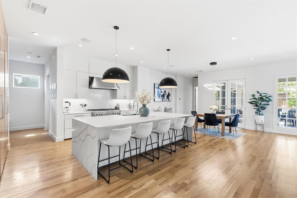 3867 Van Ness Lane