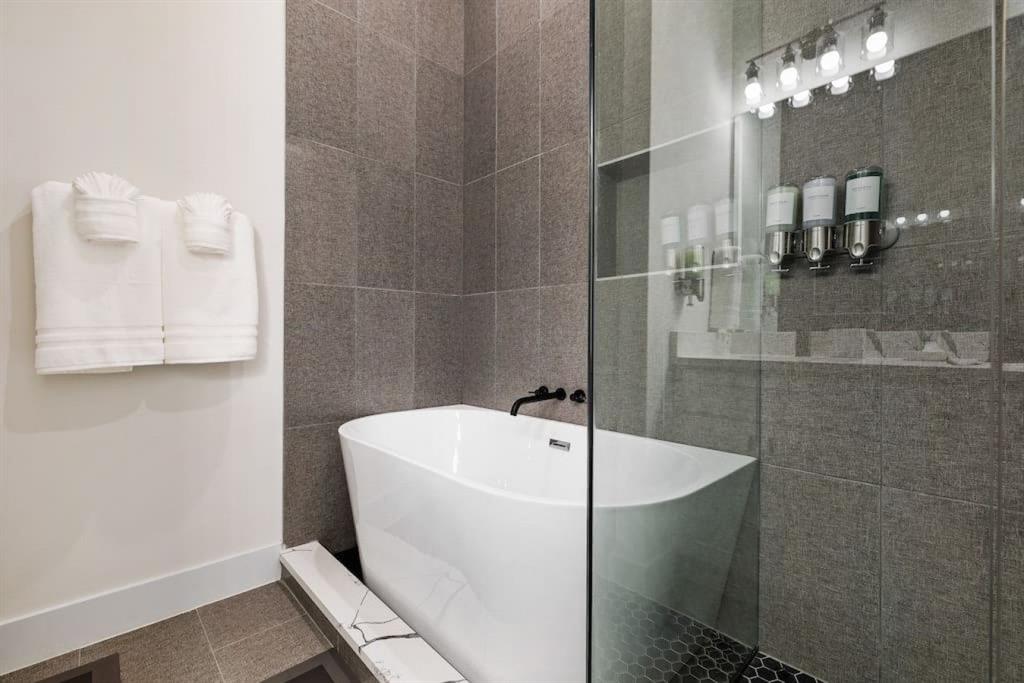 BELMONT SUBURBAN - Residential Lease