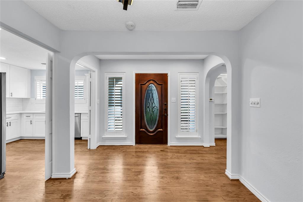 3109 Lakeside Drive