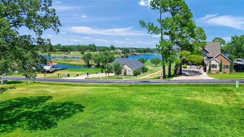 416 Kiowa Drive W Lake Kiowa TX 76240