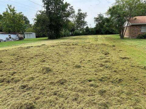 316 E Davis Street Howe TX 75459
