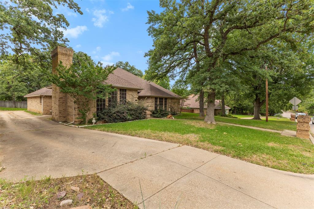 821 Red Oak Drive
