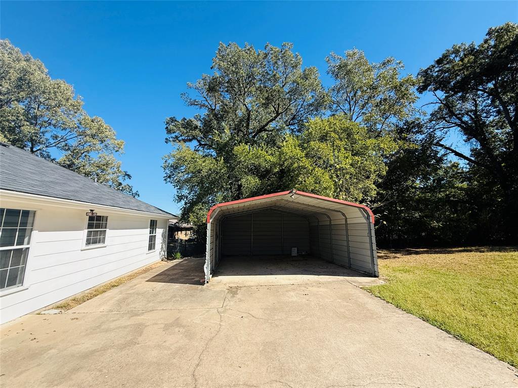 910 Van Zandt Street