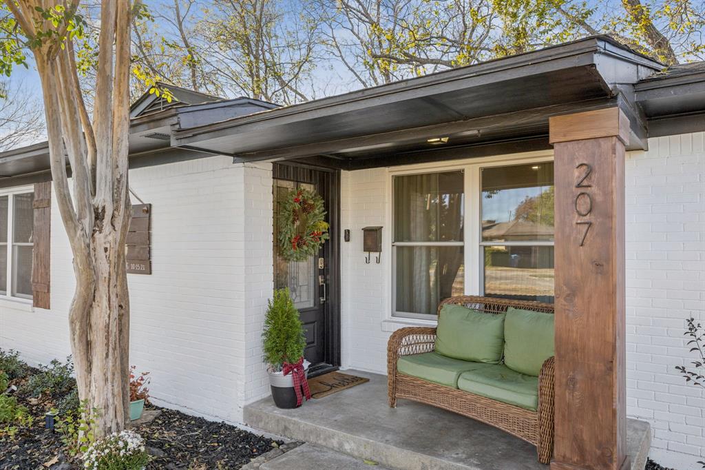 207 Joe White Street