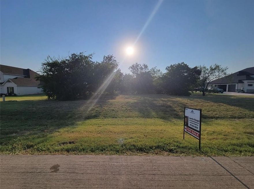 1 acre flat lot in Lake Ridge. This lot is waiting on you to build the home of your dreams. You can bring your own builder and let your imagination run wild!! Buyers agent to verify all information.