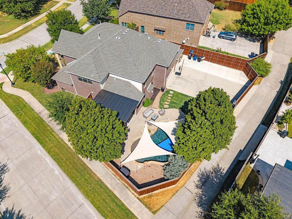 4823 Linda Lane