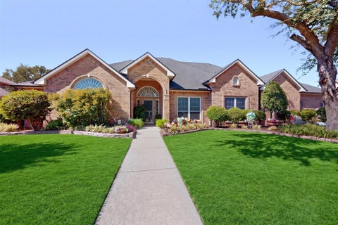 Photo of 2505 Inverrary Drive, Ennis, TX 75119 (MLS # 21380579)
