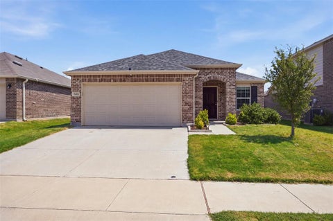 Photo of 16028 Crews Avenue, Haslet, TX 76052 (MLS # 21376385)