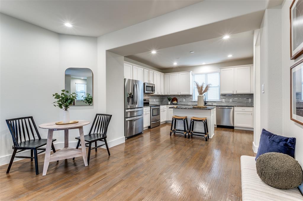 Exall Twnhms II - Residential