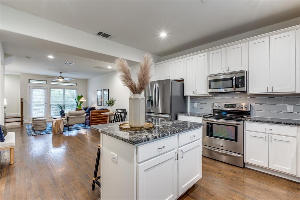 Exall Twnhms II - Residential