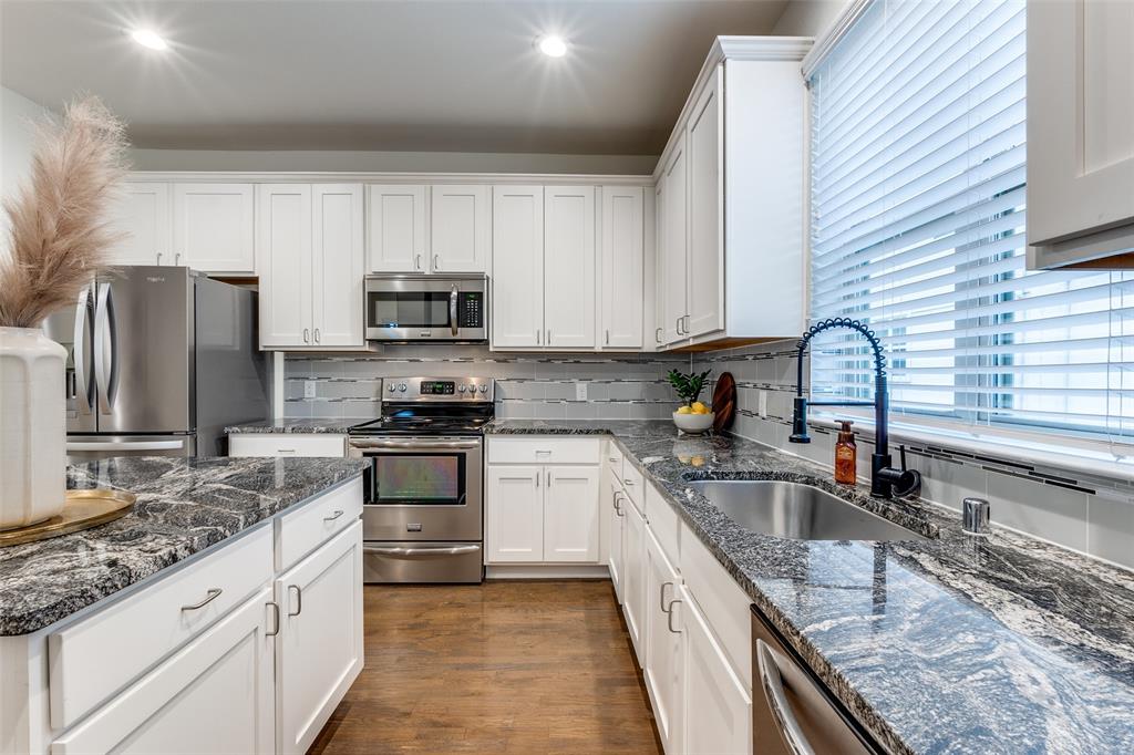 Exall Twnhms II - Residential