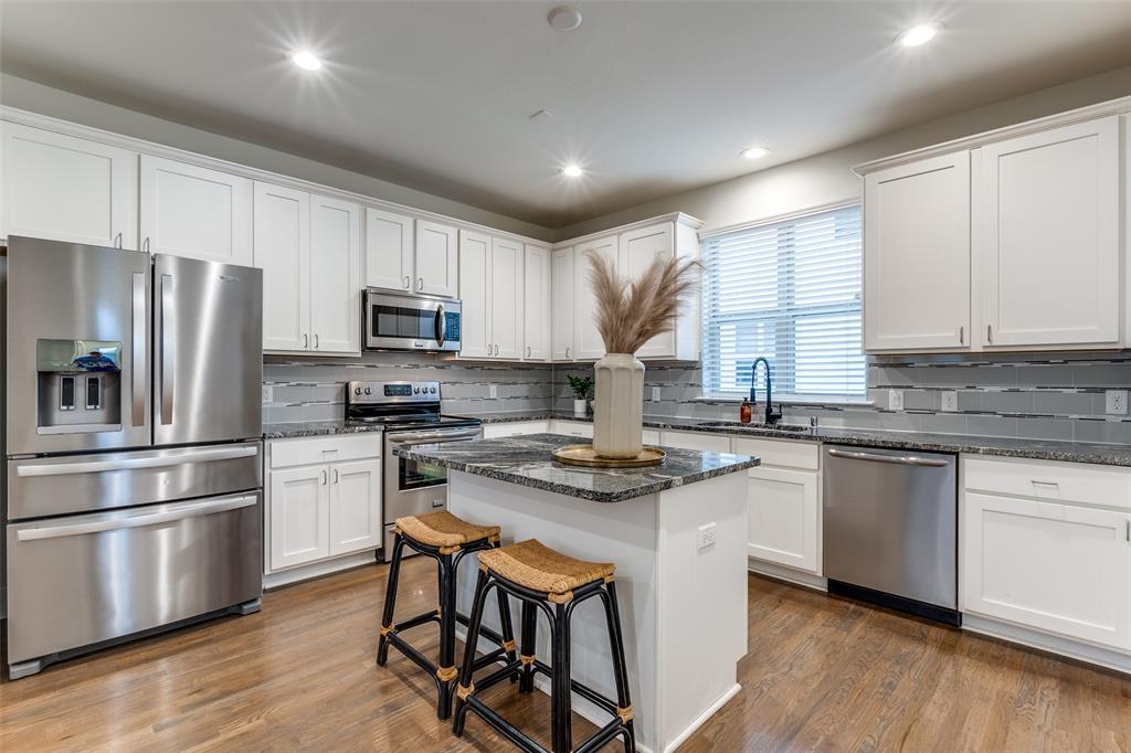 Exall Twnhms II - Residential