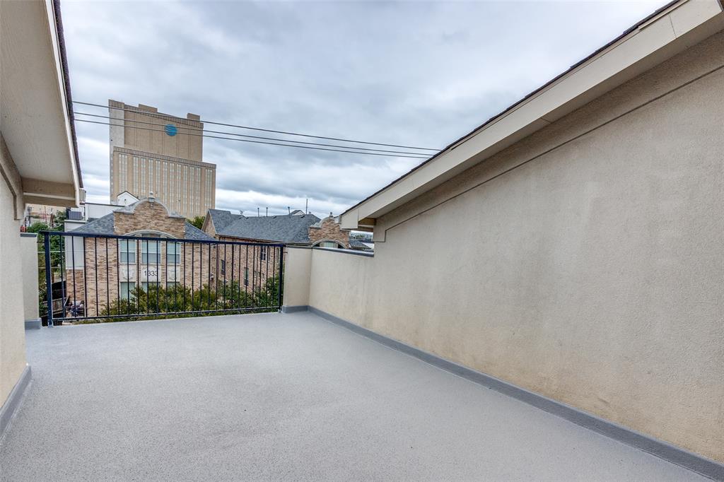 Exall Twnhms II - Residential