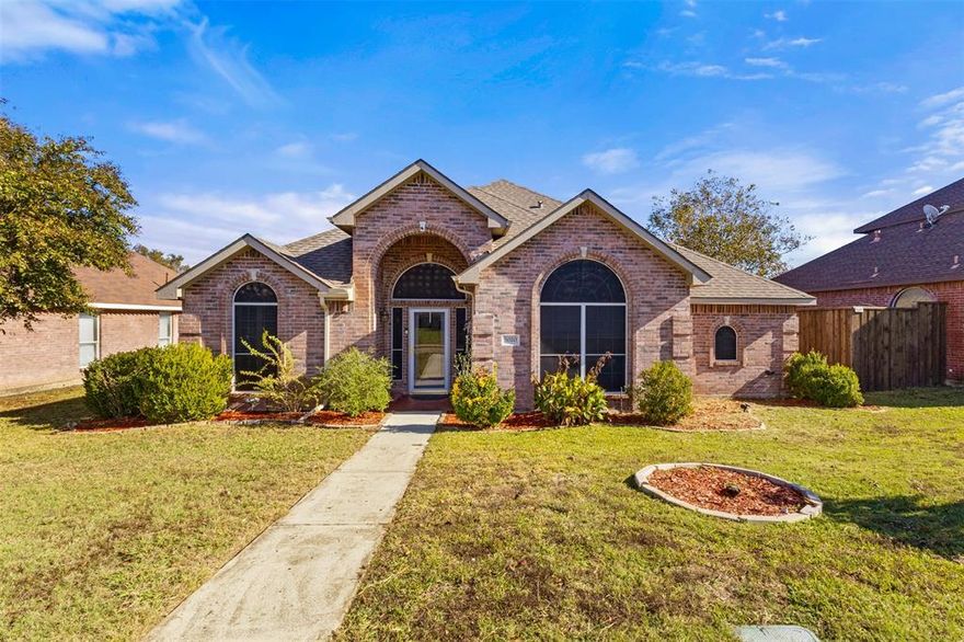 Welcome to 3020 Paint Brush Trail, a roomy 4-bed, 2-bath layout under ~2,100 sq ft, built with durable brick construction, located within a neighborhood with no HOA. Given its location, size, and such a versatile floorplan,  this home is ideal for a growing family, someone wanting a flexible guest or office space, or anyone looking to settle in a stable, well-located Rockwall neighborhood. Located just minutes from top-rated Rockwall ISD schools, Lake Ray Hubbard, shopping, dining, and major commuter routes, this home delivers exceptional convenience in a vibrant, friendly neighborhood.
Don’t miss the opportunity to make this beautiful Rockwall property your own—schedule your showing today!