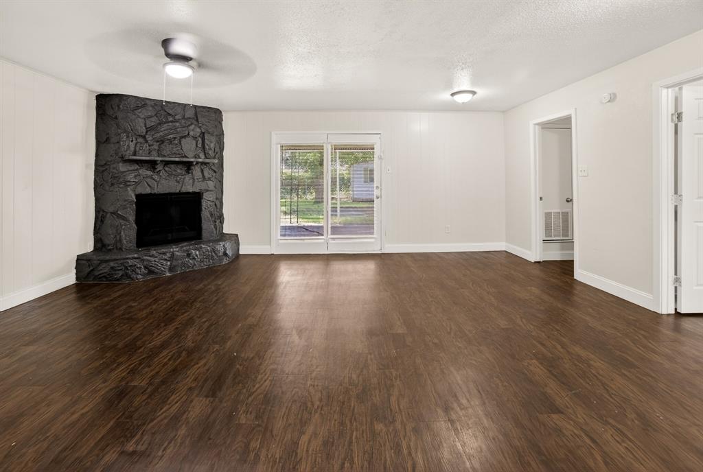 15131 Oakwood Lane