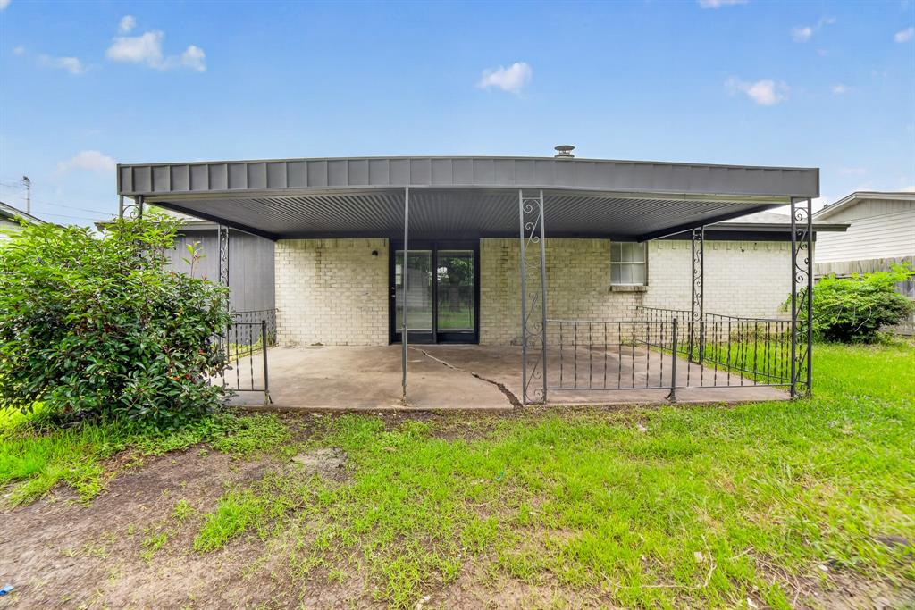 15131 Oakwood Lane