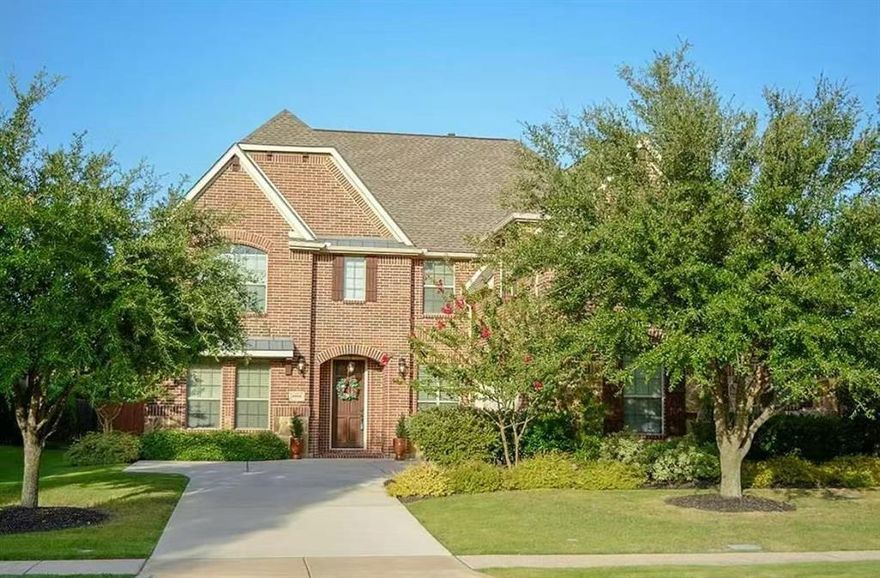 Welcome to this stunning home featuring 5 bedrooms, 3.5 bathrooms, and a 2-car garage, located in the highly desirable Quail Run subdivision of Allen.
As you step inside, a study room sits to your left — perfect for a home office. To your right is the formal dining room. The spacious living area features a cozy fireplace, a natural wood–colored TV cabinet, and soaring two-story windows that fill the space with natural light, making it ideal for family gatherings.
The kitchen is a chef’s delight with granite countertops, an island, double ovens, a gas cooktop, a modern vent hood, and a huge walk-in pantry.
The master suite is generously sized, and the master bathroom includes a bathtub, separate standing shower, and dual sinks.
Upstairs, you’ll find a spacious game room, a media room, four bedrooms, and two full bathrooms — perfect for kids or guests.
Situated on a corner lot, this home features a large backyard, great for children’s play or entertaining. Residents can enjoy nearby parks, a community pool, and scenic walking trails.
Located in top-rated Allen ISD, this home is just 5 minutes away from Highway 75 and 121, Allen Premium Outlets, Costco, Walmart, HEB, Whole Foods Market, and Target — offering both convenience and an exceptional lifestyle.