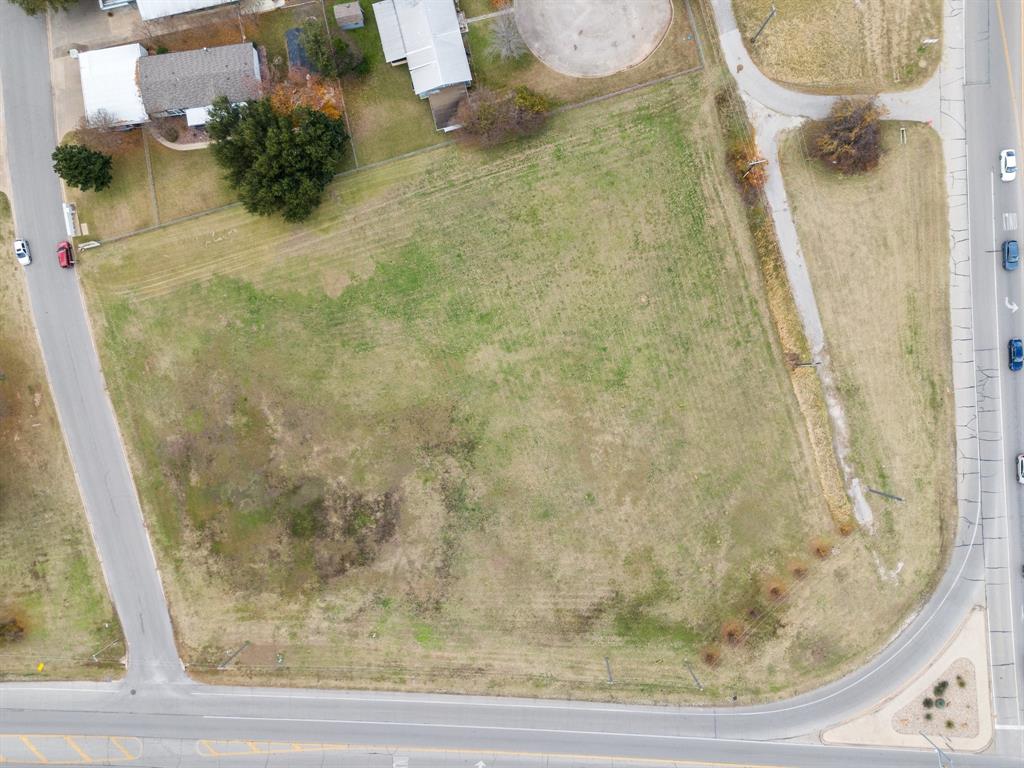 Acres 2.09 abst: Milam - Land