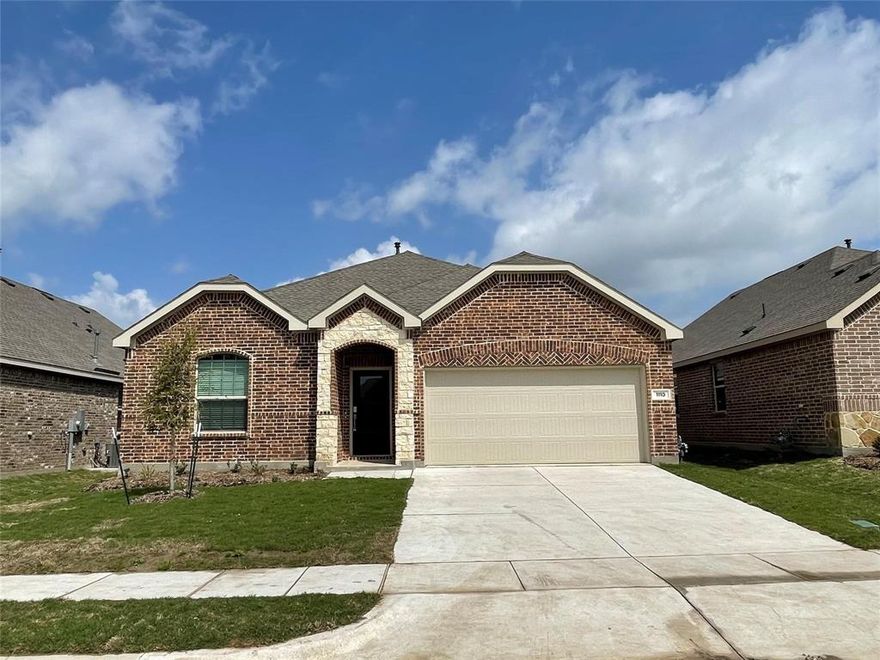 Like-new 1 story home with 4 bed 2 bath 2-car garage for lease in Princeton.  Mar 2023 completed new built Serenade plan by one of the top US builder Lennar Homes, barely lived in, conveniently located in master planned community Acadia Farms, with tons of community amenities.  2 mins await from US-380, 12 mins to US 75 and 50 mins to downtown Dallas

The property offers open floor plan, water-proof LVP flooring, low maintenance quartz countop top and an island in kitchem, stainless steel appliances, extra large walk-in showing in master bath, and a nice size backyard fully sodded.