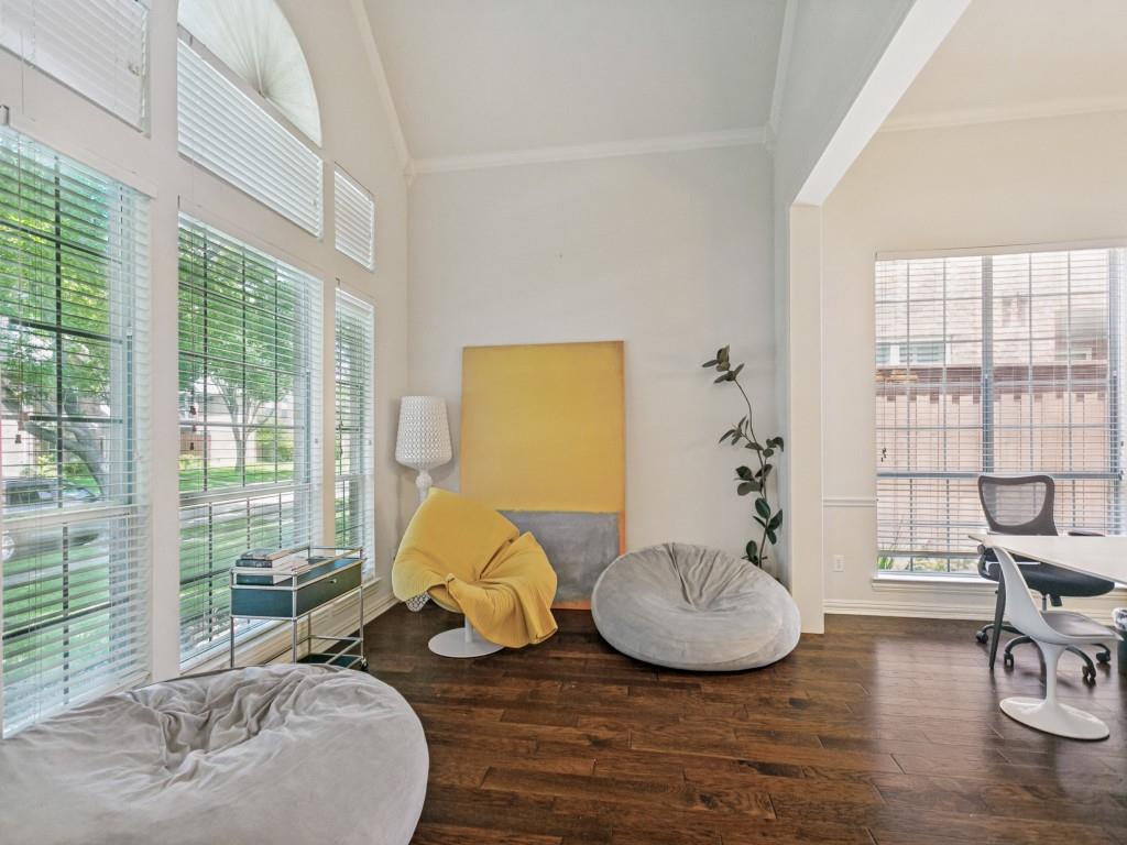 8108 Lynores Way