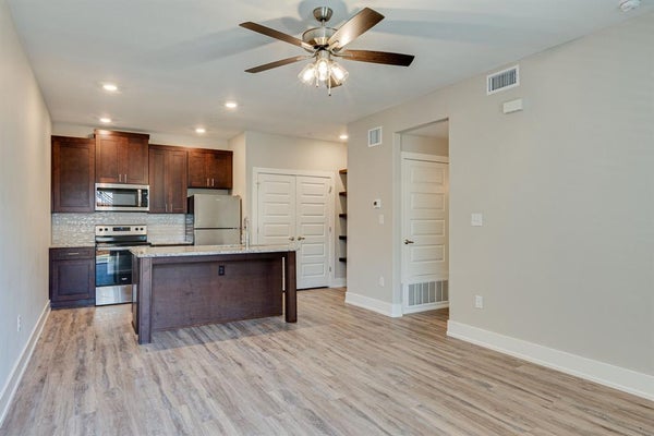 115 W JONES ST UNIT 201, KRUM, TX 76249 - Image 867fbed6aa16a2bc00cb26f2c4d7ce8c/1991741976