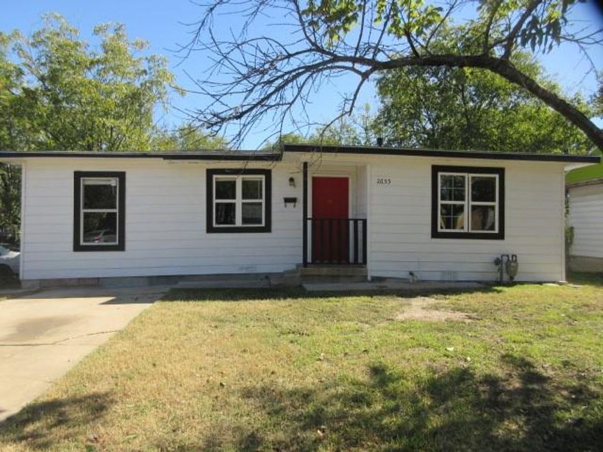 Starter home awaits you!  This 3 bedroom, 1 bath home is ready for your TLC to make it sparkle again.  Ceiling fans in all rooms, white gas range included.  Updated tiled bath.  Wood look flooring throughout.  Easy access to major highways and close to shopping.