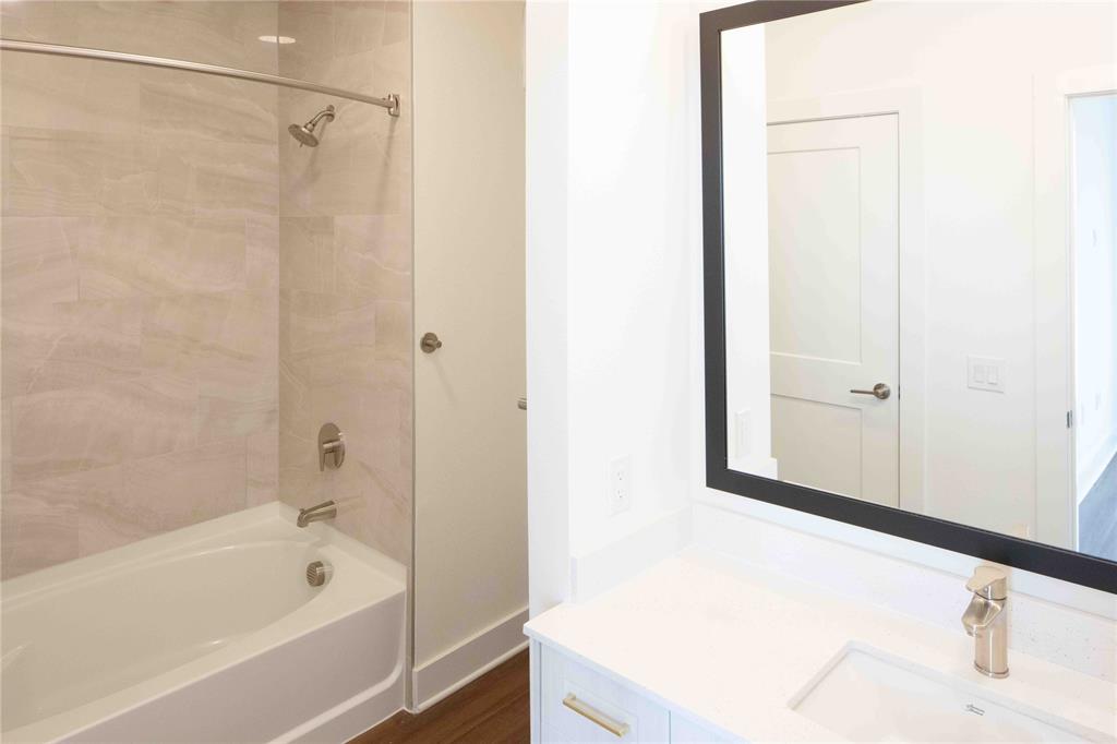 O T ROANOKE - Residential Lease