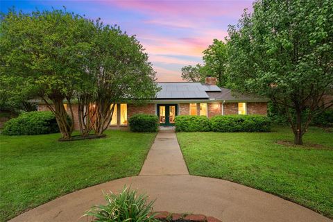 Photo of 3301 Loma Vista Drive, Waco, TX 76708 (MLS # 21257674)