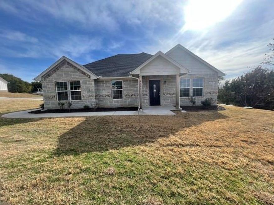 3 bedroom, 2 bath home with open floor plan in the gated community of Canyon Creek. Freddie Mac's First Look Period expires 2-5-26.