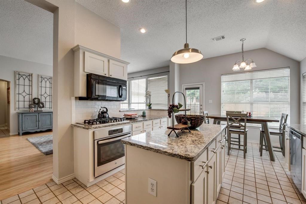 Mansfield, Texas 76063, United States, 3 Bedrooms Bedrooms, ,2 BathroomsBathrooms,Residential,Pending,118203