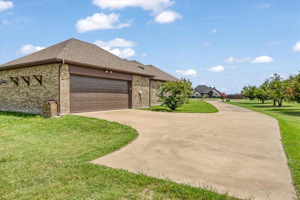 2741 Laurel Oaks