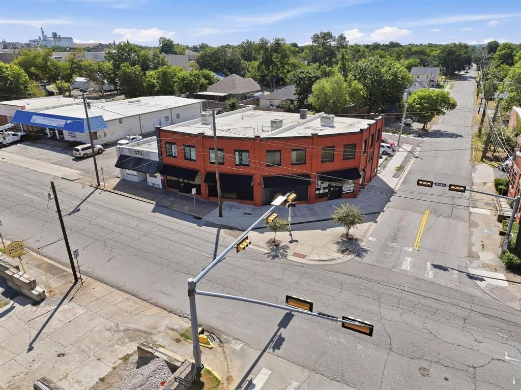 330 W Lamar Street