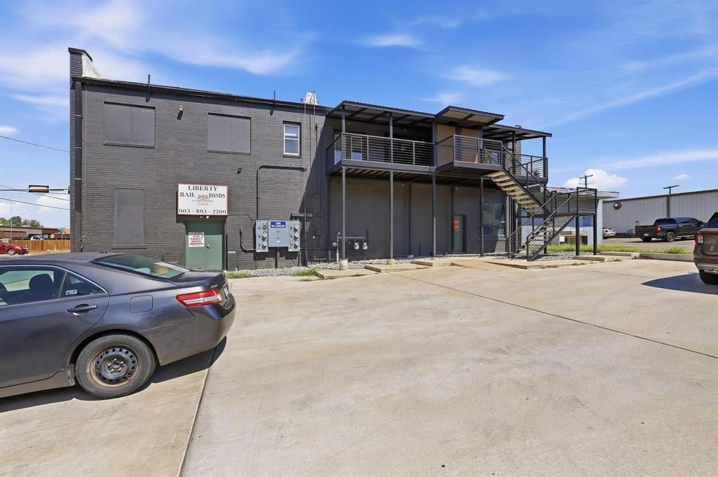 330 W Lamar Street