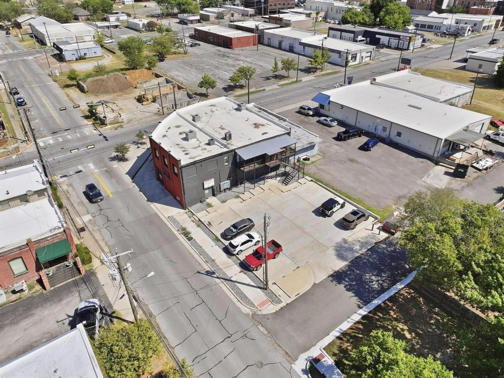 330 W Lamar Street
