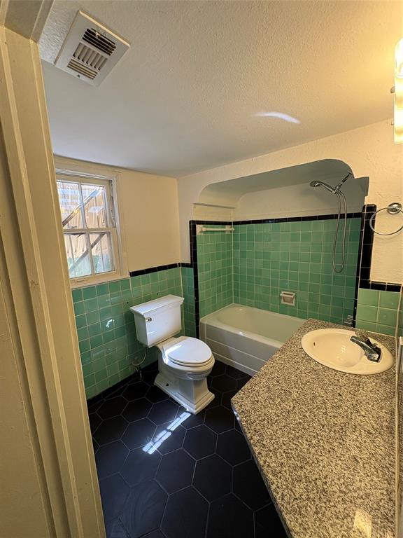 Dallas, Texas 75206, United States, 2 Bedrooms Bedrooms, ,2 BathroomsBathrooms,Residential,Active,186824