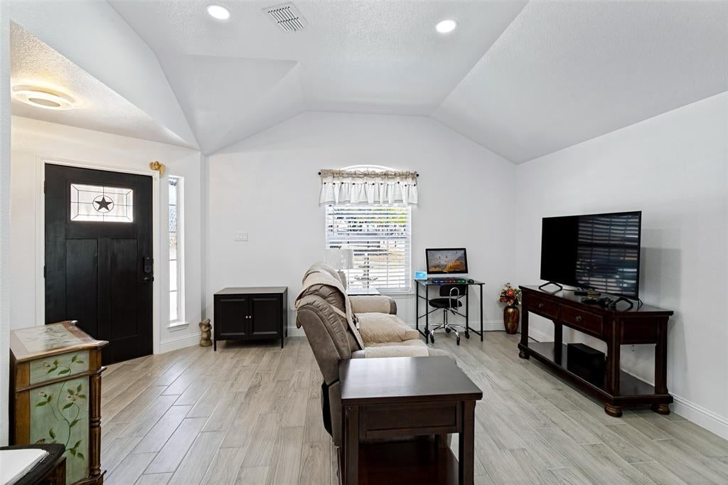 3724 Chapin Court