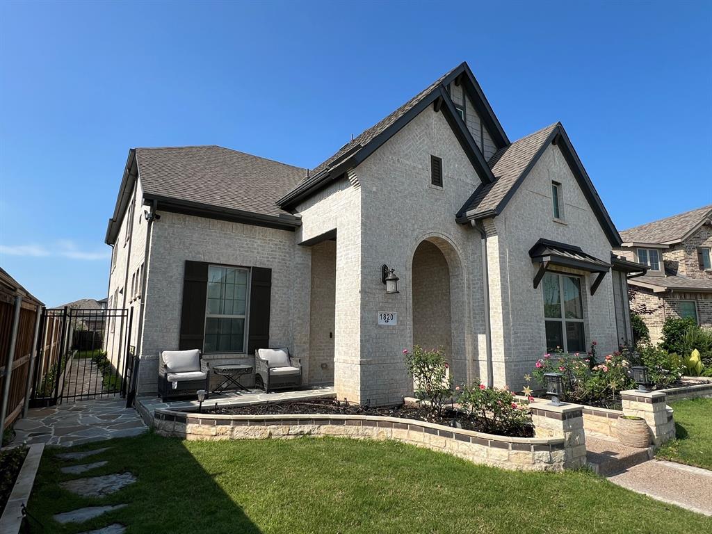 1820 Silver Marten Trail