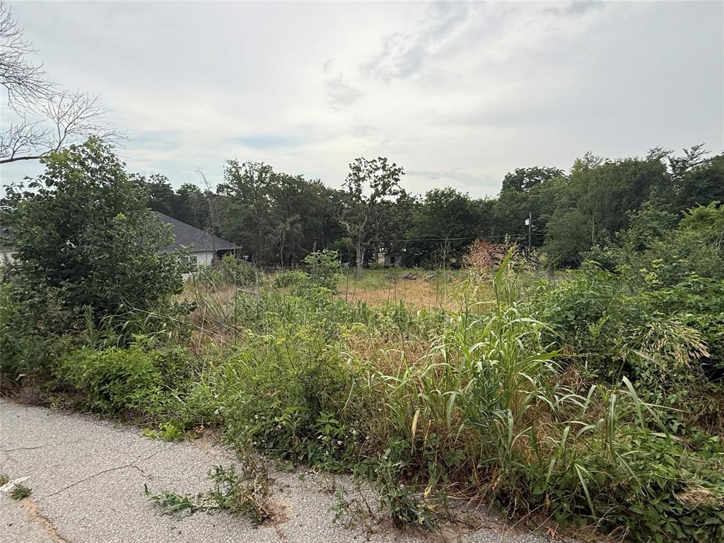 718 E Woodard