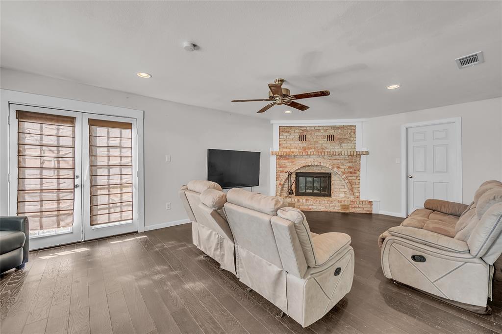 200 W Greenbriar Street